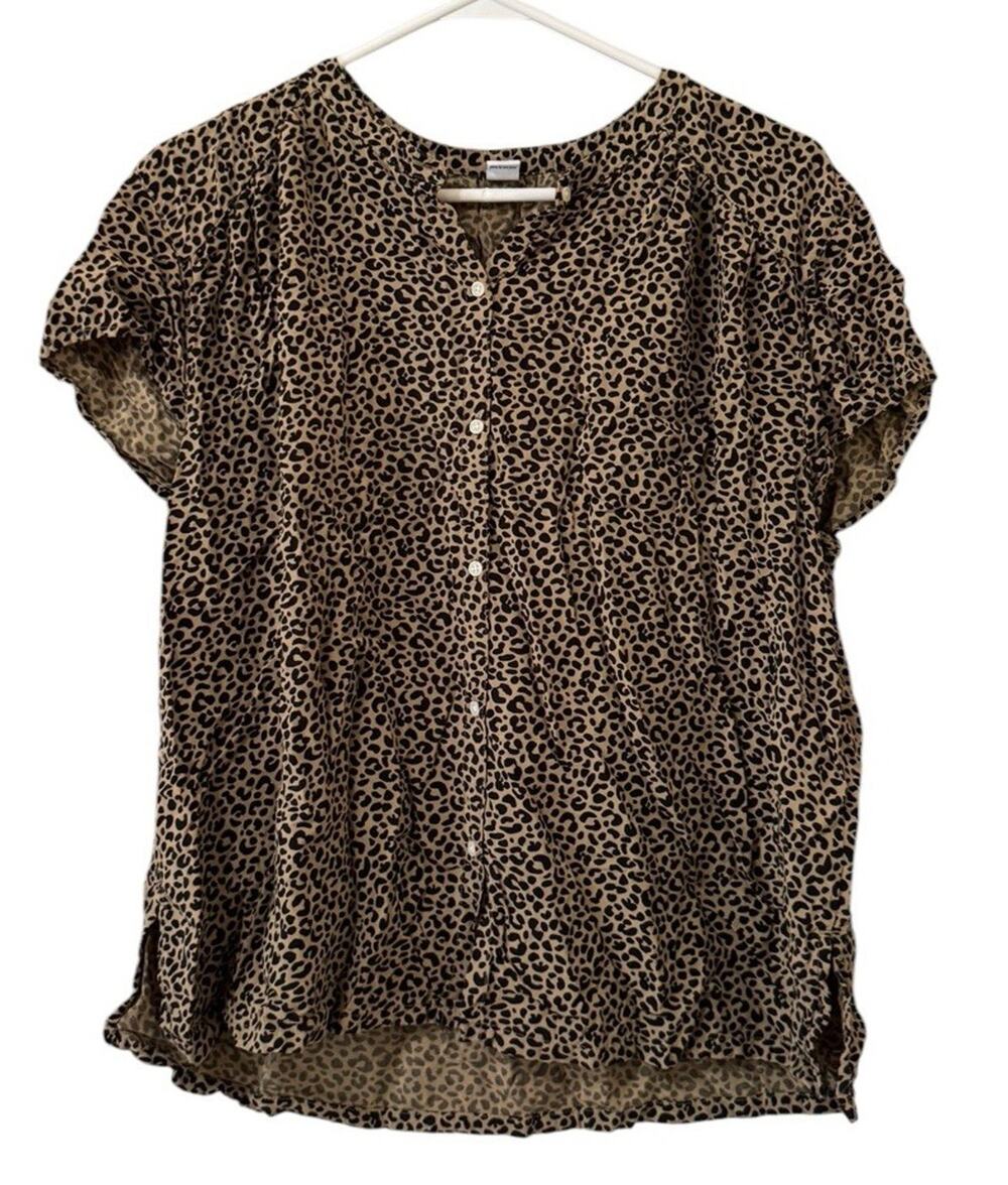 Old Navy Women Size Large Animal Print Button Down Short Sleeve Blouse Rayon